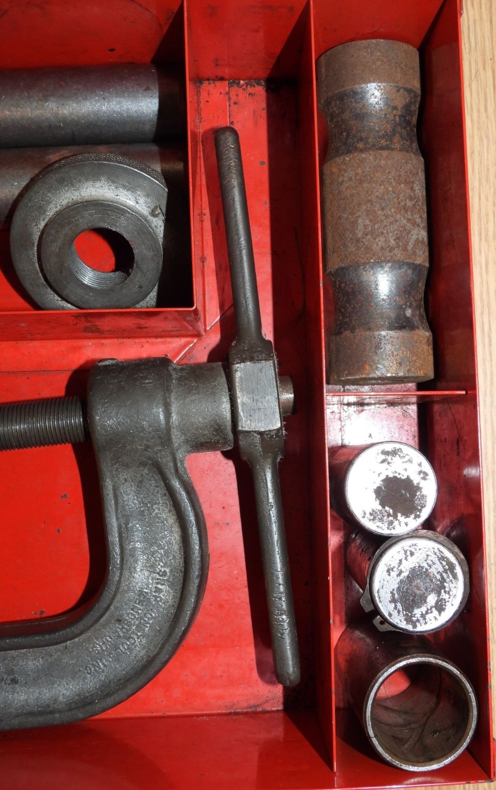 Vintage Snap On Universal Steering Wheel Puller Set With Red Case CG-60-F