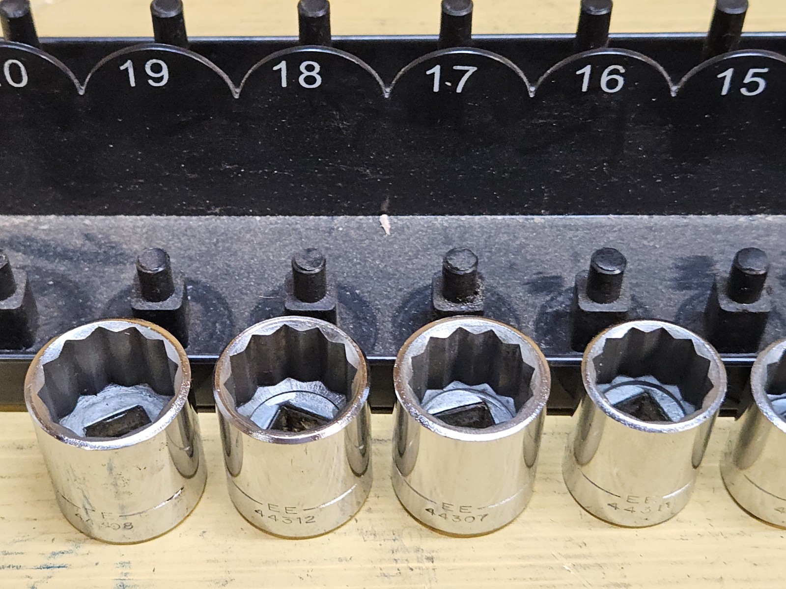 Vintage Craftsman 3/8” Drive Metric 12PT Socket Set USA 8mm-19mm