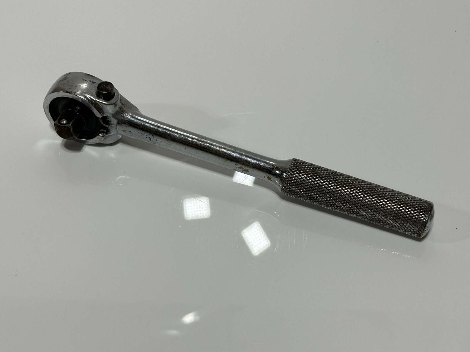 SK Tools USA 3/8″ Drive Push Button Switch Ratchet – Knurled Grip Handle