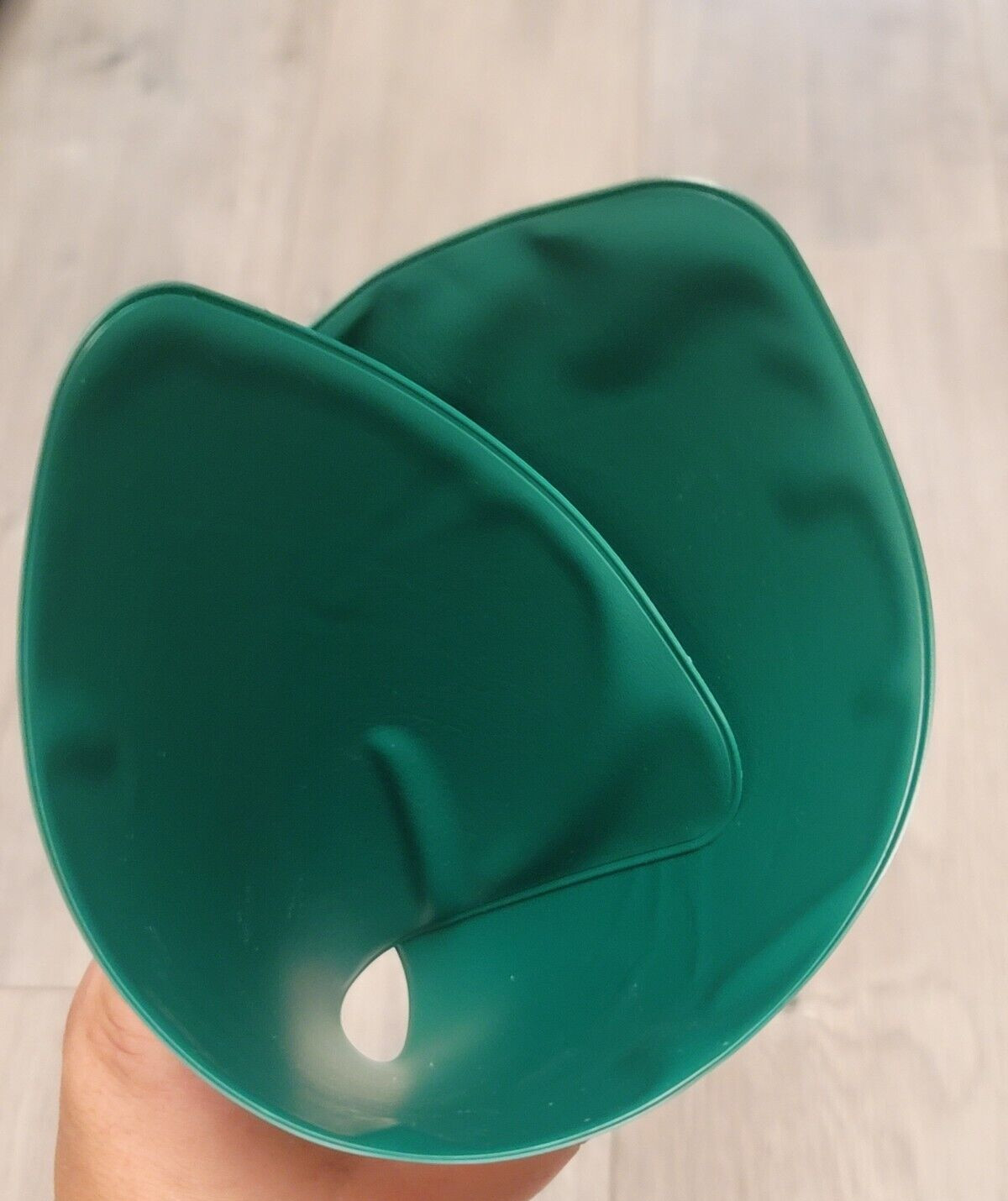 Easy Clean Flexible / Foldable Oil Drain Funnel Tool 14.5″ x 6.7″
