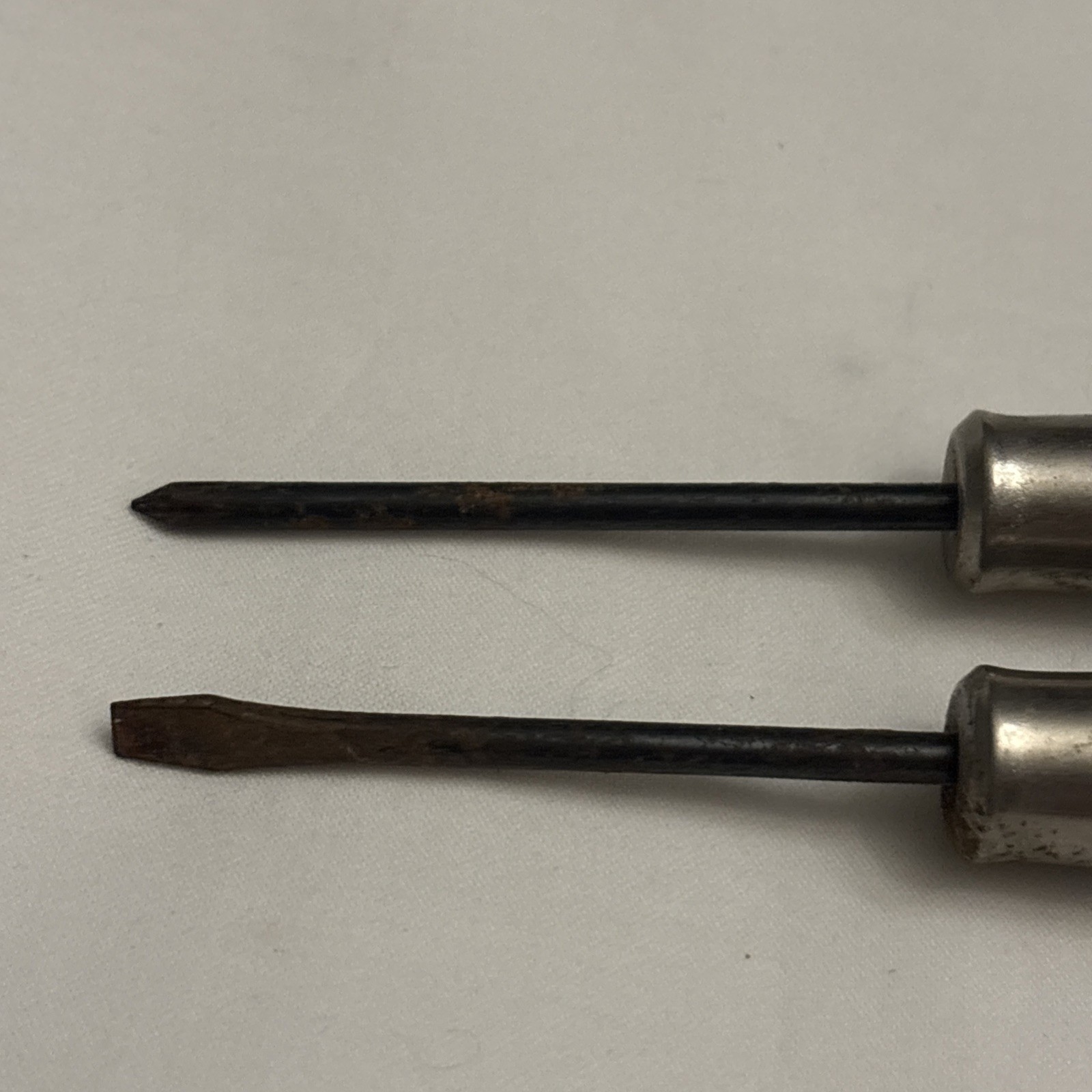 Vintage Screwdriver 2 Pc Flat Slotted & Phillips Wood Handle 5”