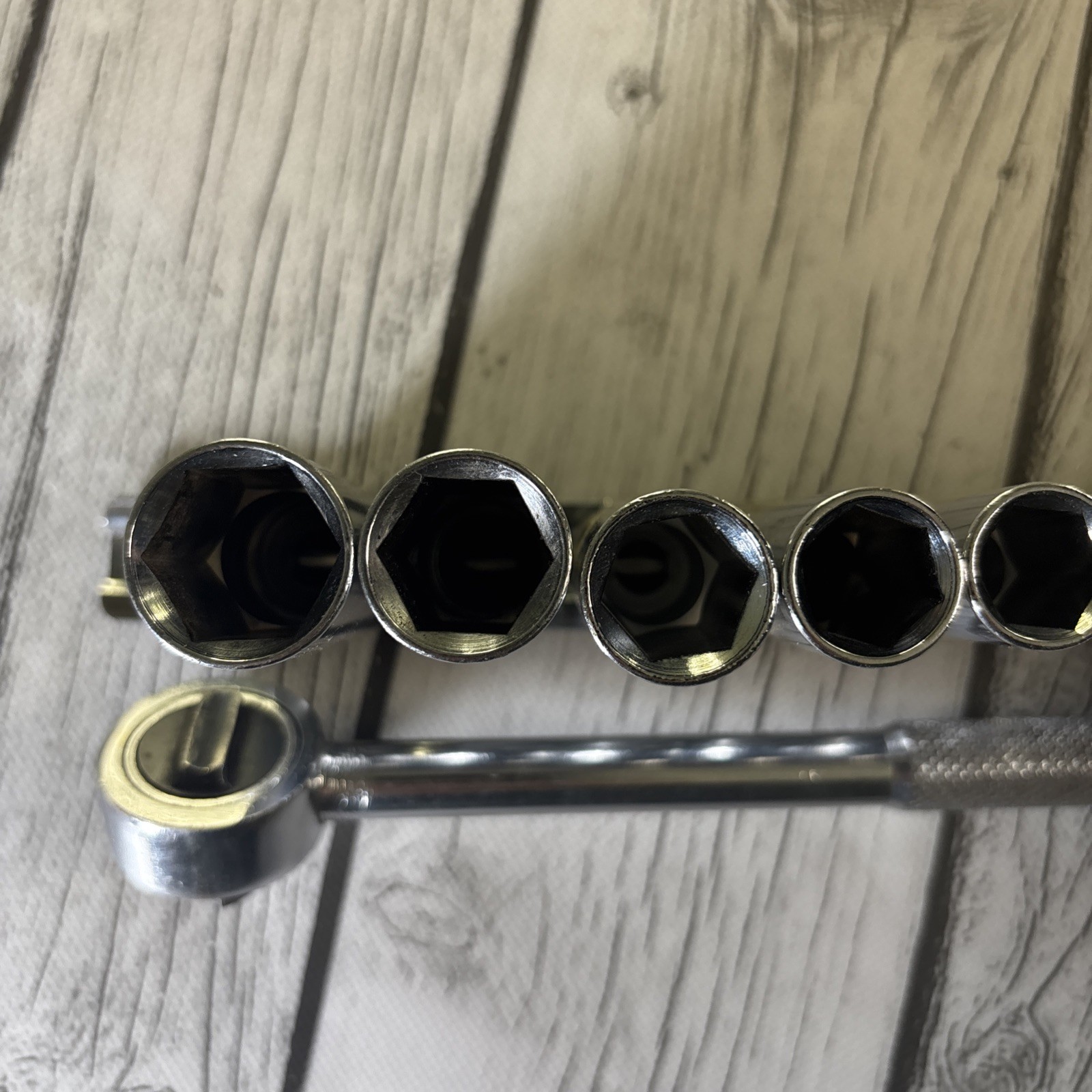 Durabuilt Chrome 3/8 Drive Ratchet, 6 Point Deep Sockets Metric 9mm- 19mm Set.