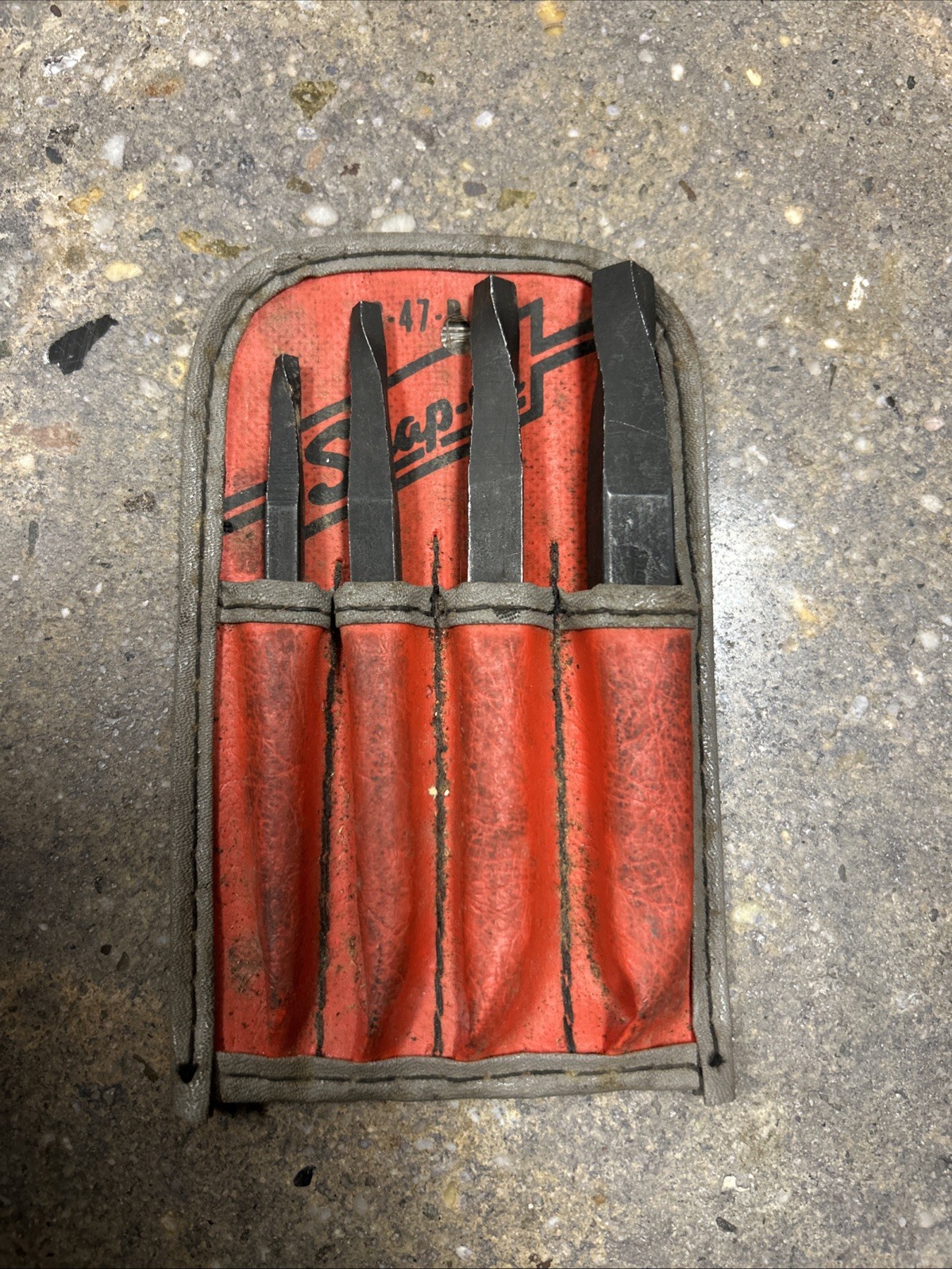 Snap On Tools 4-Piece Tapered Bit Extractor Set C-47-B With Pouch