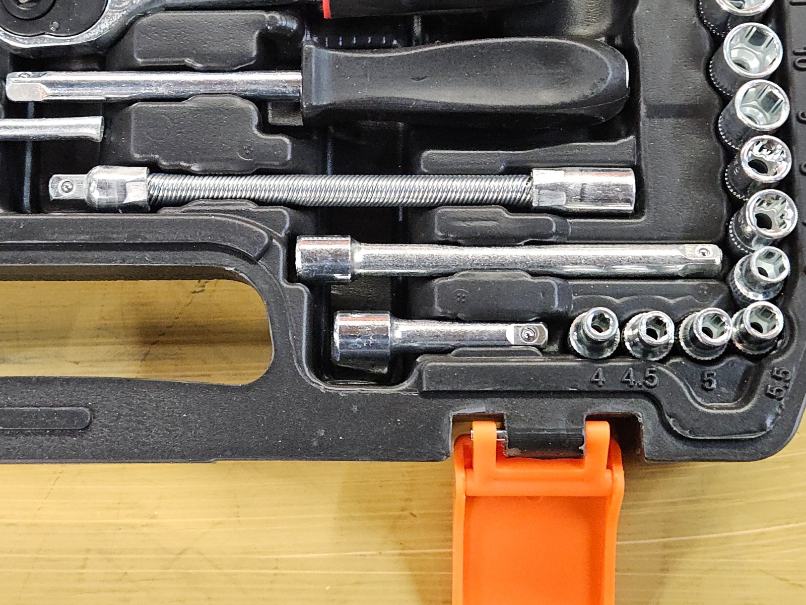 Mechanics tool kit. Socket Set, 1/2″ & 1/4″ Drive, Wrench Set Metric.