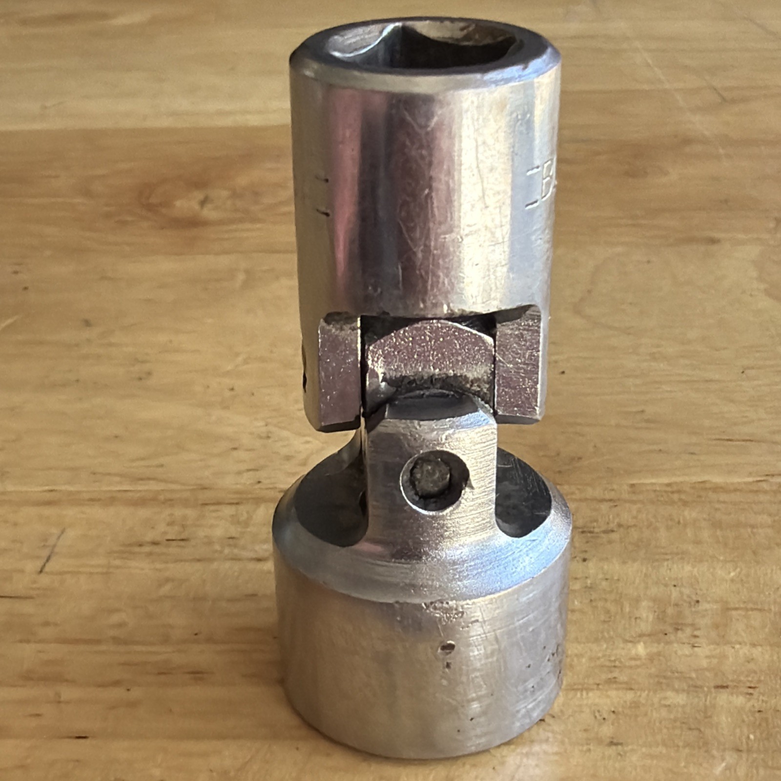 Blackhawk Tools 11/16″ Universal Swivel Socket 3/8″ Drive 6 Point 30222 USA