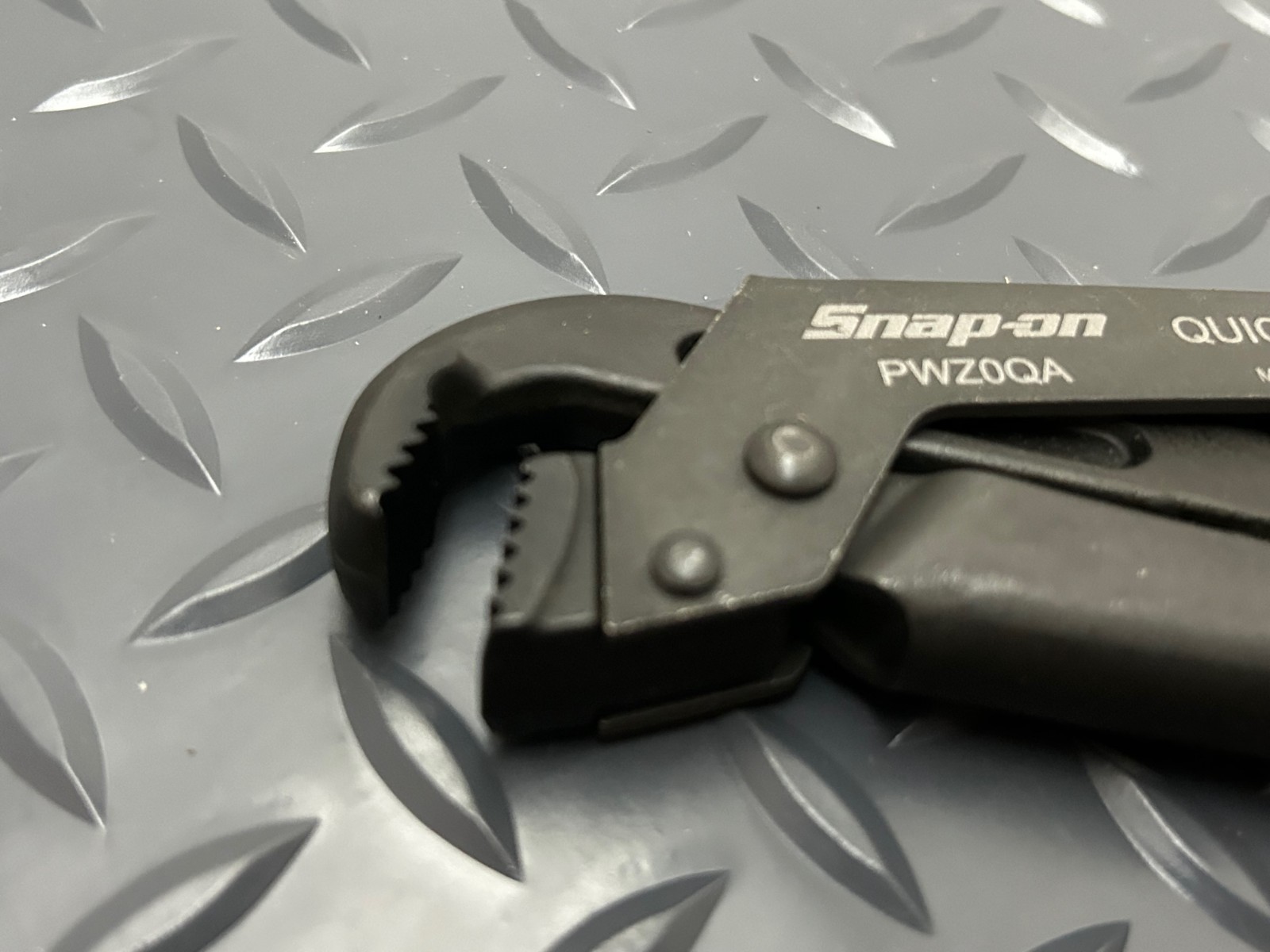 Snap-on Tools Red 8-5/8″ Soft Grip Quick Adjust Pliers Wrench PWZ0QA NEW
