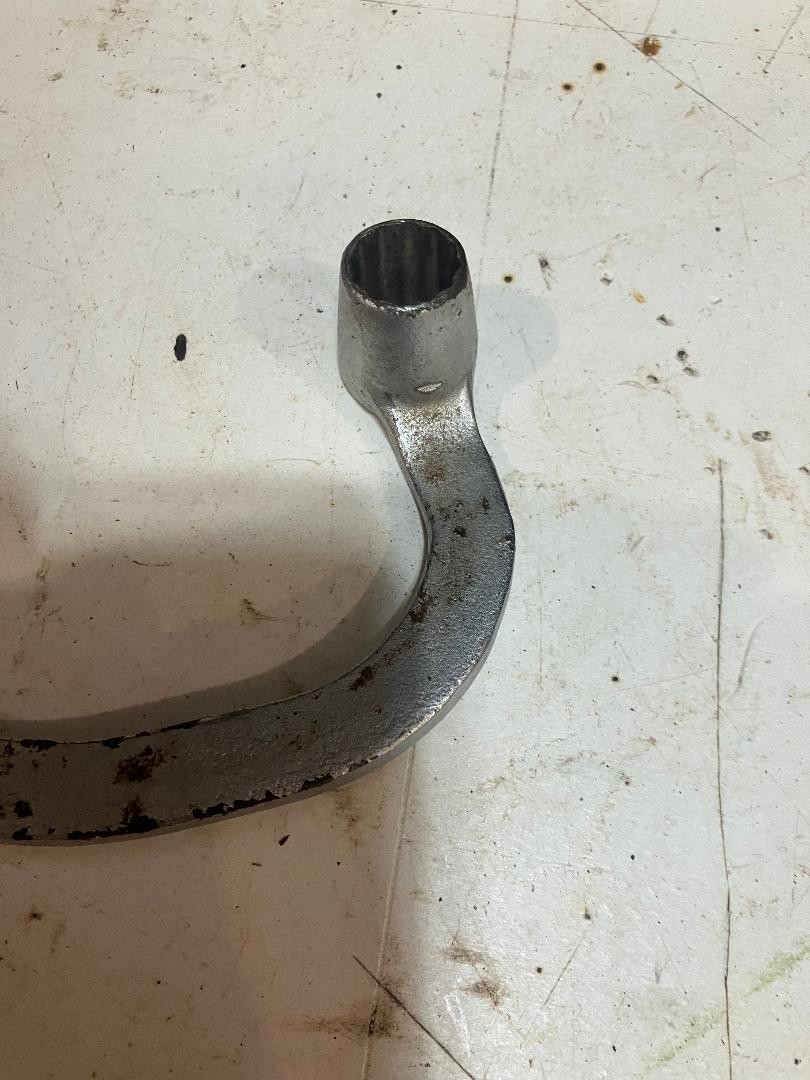 Snap on S9606 and S9608 1/2 in, 12point door hinge wrenches