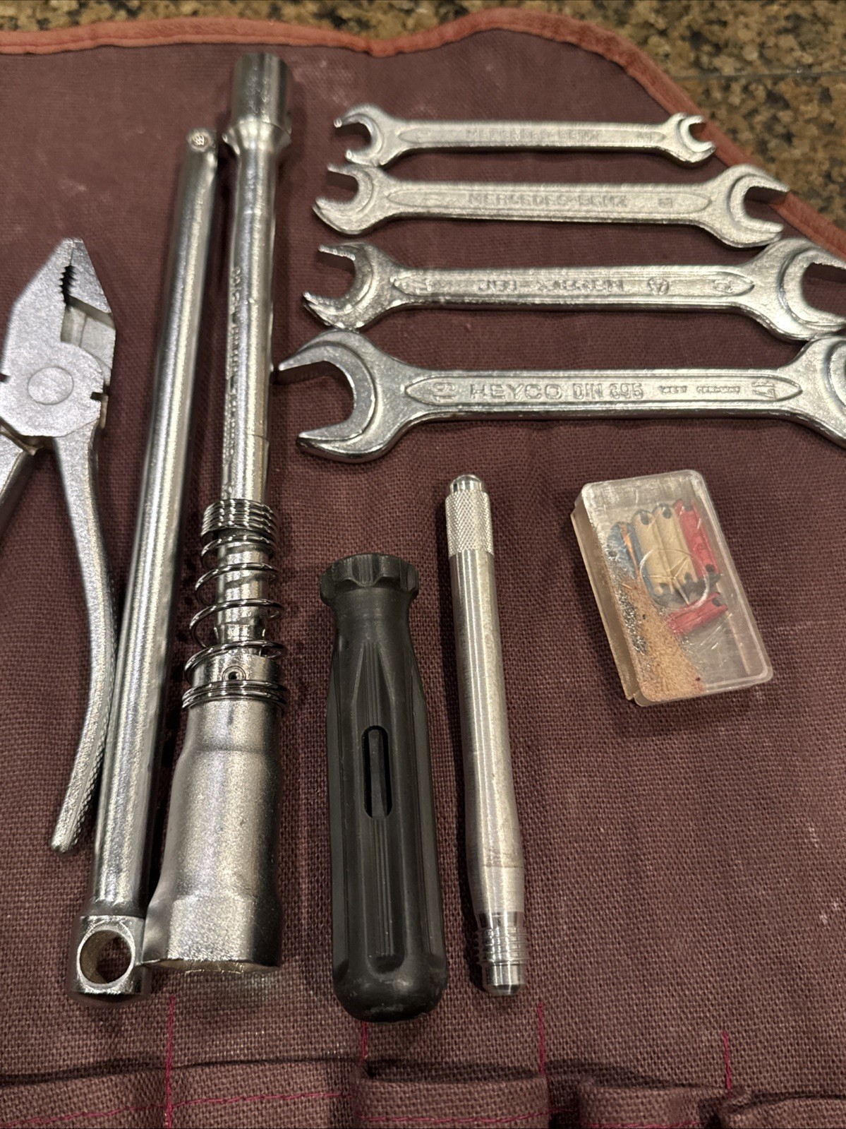 LEGIT COMPLETE Mercedes-Benz R107 560SL 13 Piece Tool Kit Roll BEST ON EBAY