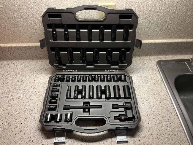 GEARWRENCH 84916N – 44 Pc. 3/8″ Drive 6 Point Standard & Deep Impact Socket
