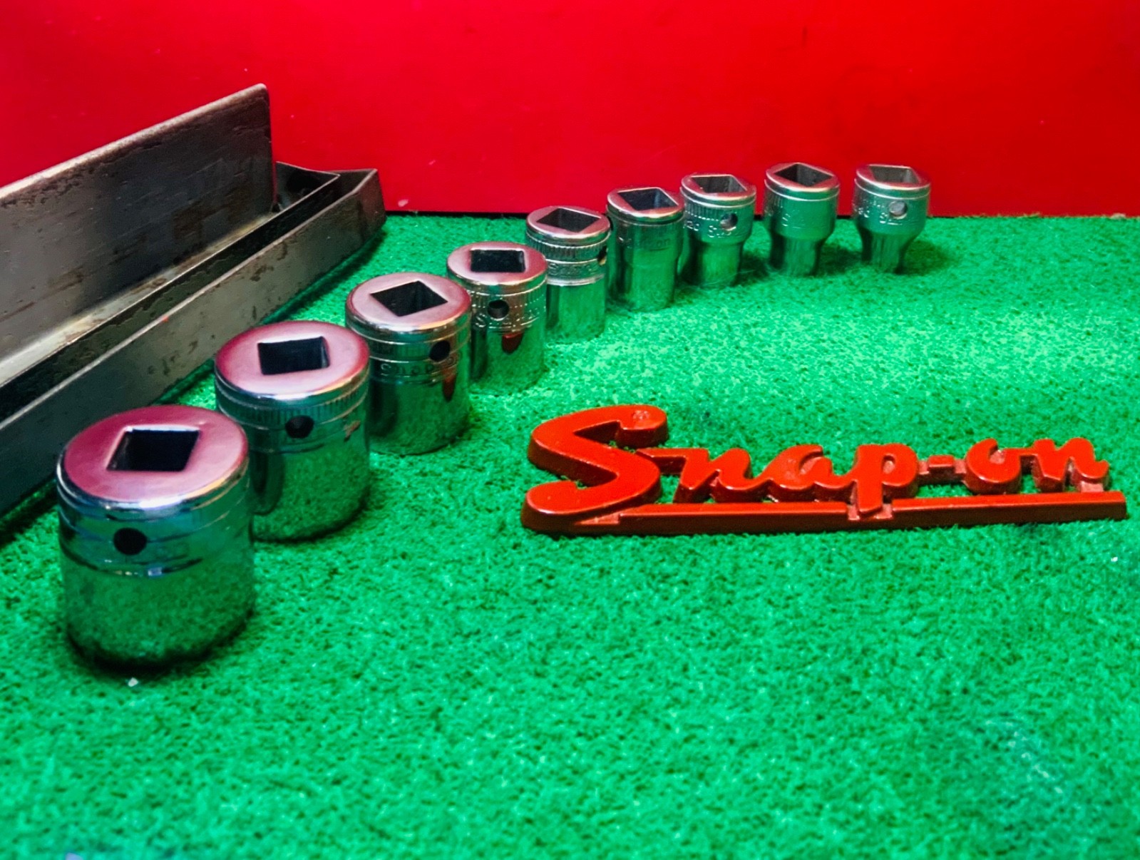 Snap-On Tools Vintage 1940’s Ferret Socket Set with tray. Clean & Pristine!