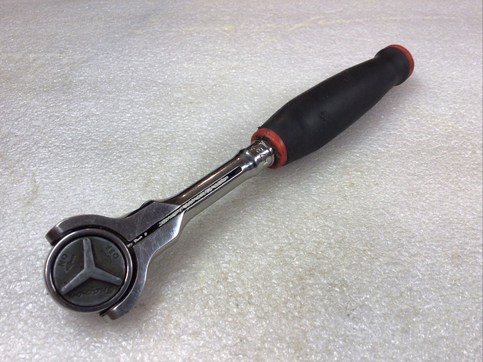 Snap-On TH737 -1/4″Dr., Round Swivel Head, Red Soft Grip Handle Ratchet-USA-NICE