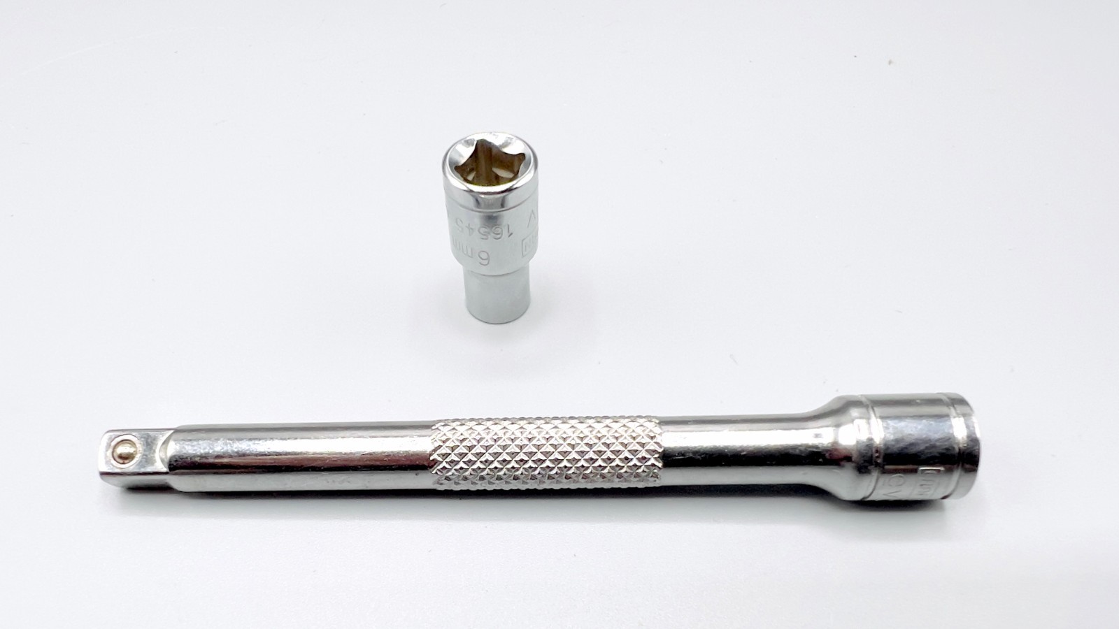 Craftsman EVOLV 6mm 1/4″ Drive 6-Point Shallow Socket + 4″ Extension Bar
