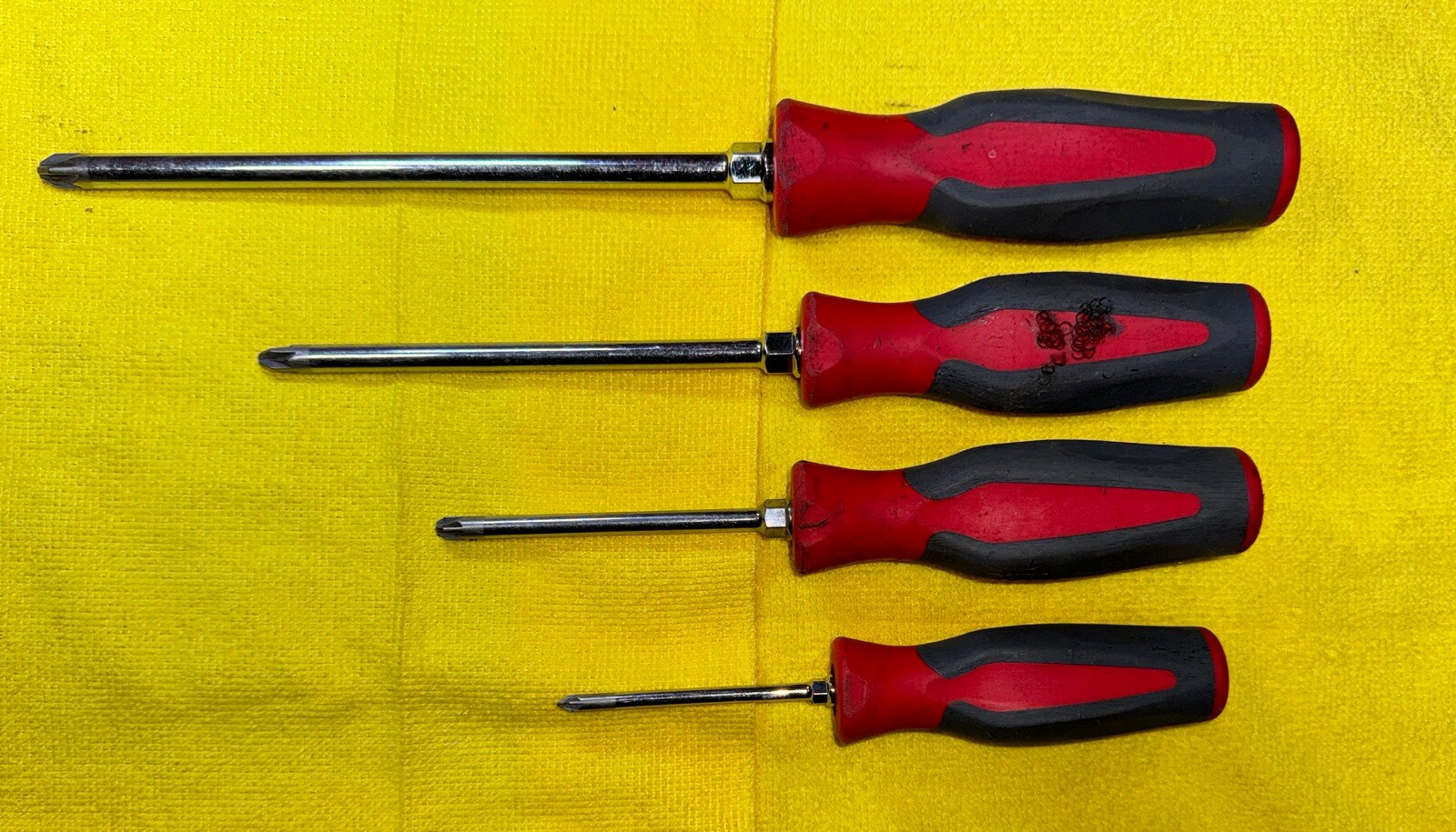 Snap On Tools SHDZ40R SDDD41MB 4pc Red & Gray Hard Grip Pozi PZ Screwdriver Set