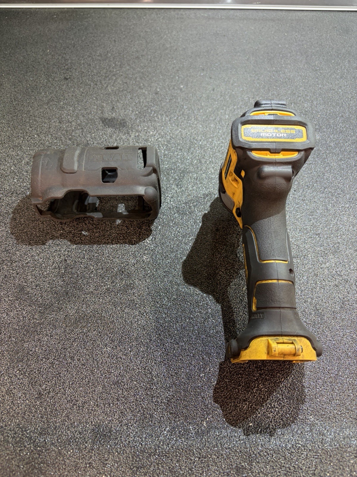DeWalt DCF903 12V XR Brushless 3/8» Stubby Impact Wrench With Boot