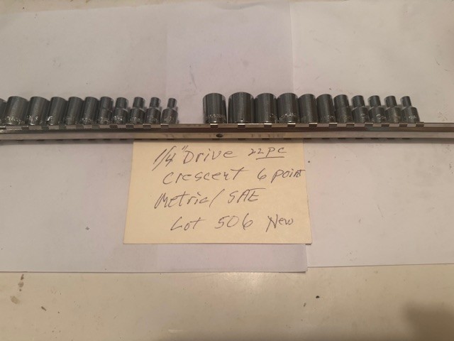 NEW – OPEN BOX CRESCENT 22 PC 1/4″ DRIVE 6 POINT METRIC / SAE SOCKET SET W/ RAIL