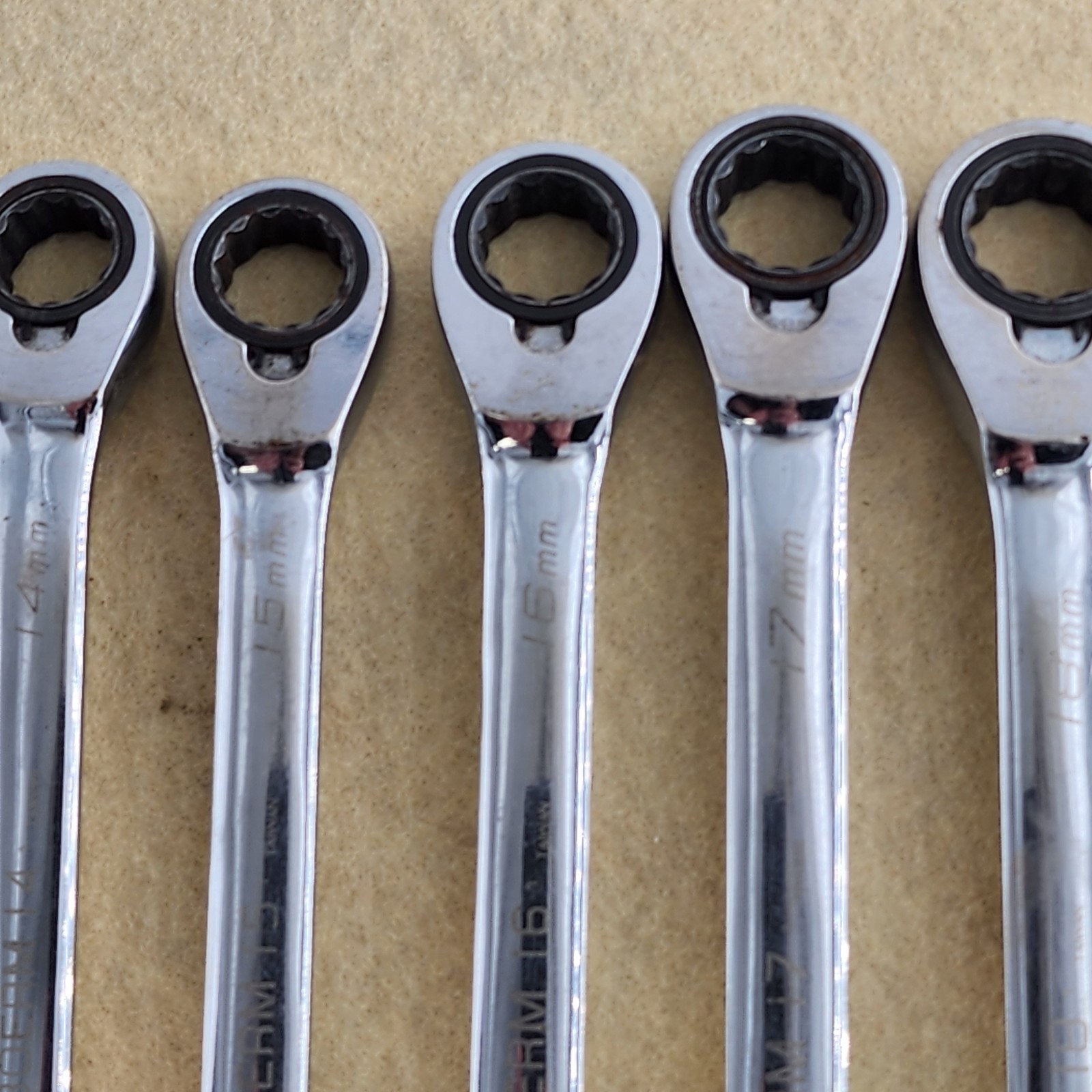 Blue-Point 12 Pc Metric Reversible Ratcheting Combination Wrench Set 8mm-19mm Sn