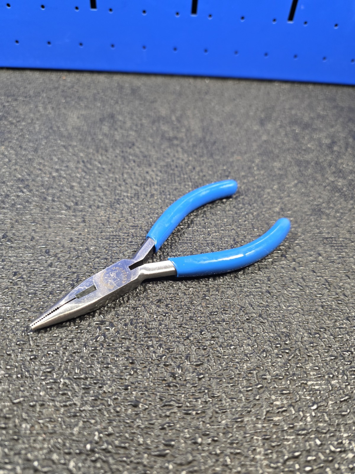 Blue-Point Tools BDG95CMP Mini Needle Nose Pliers Blue See Details