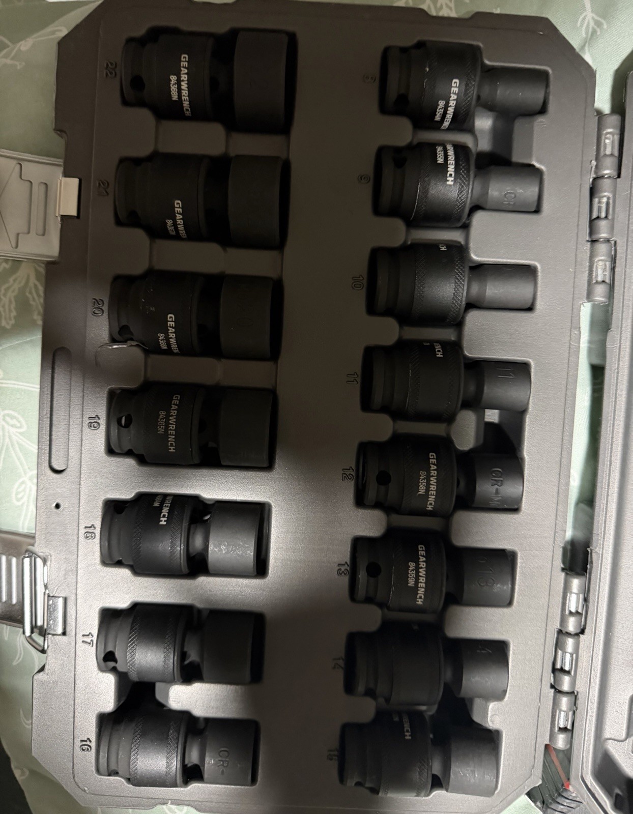 GEARWRENCH 1/2 in. Drive 6-Point Metric Standard Universal Impact Socket Set 15