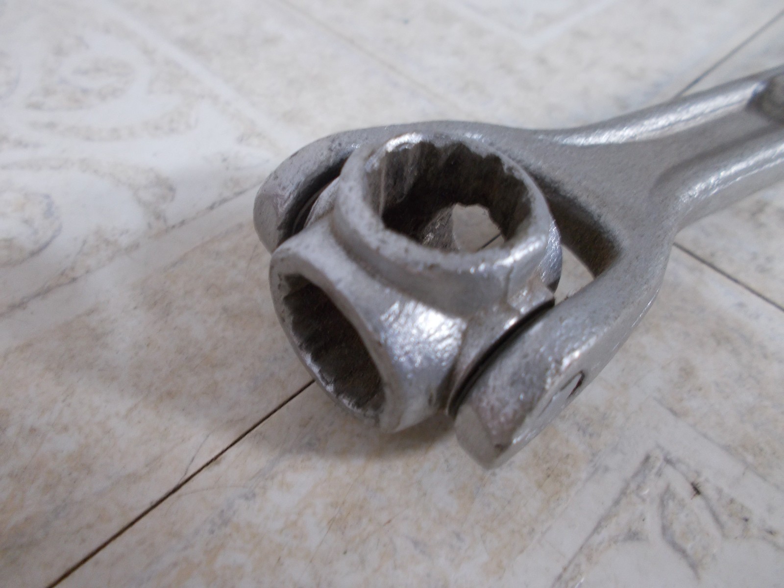 ETC 8 in 1 Dog Bone Rotating Standard Socket Wrench 7/16″ to 7/8″ Japan (A-1)