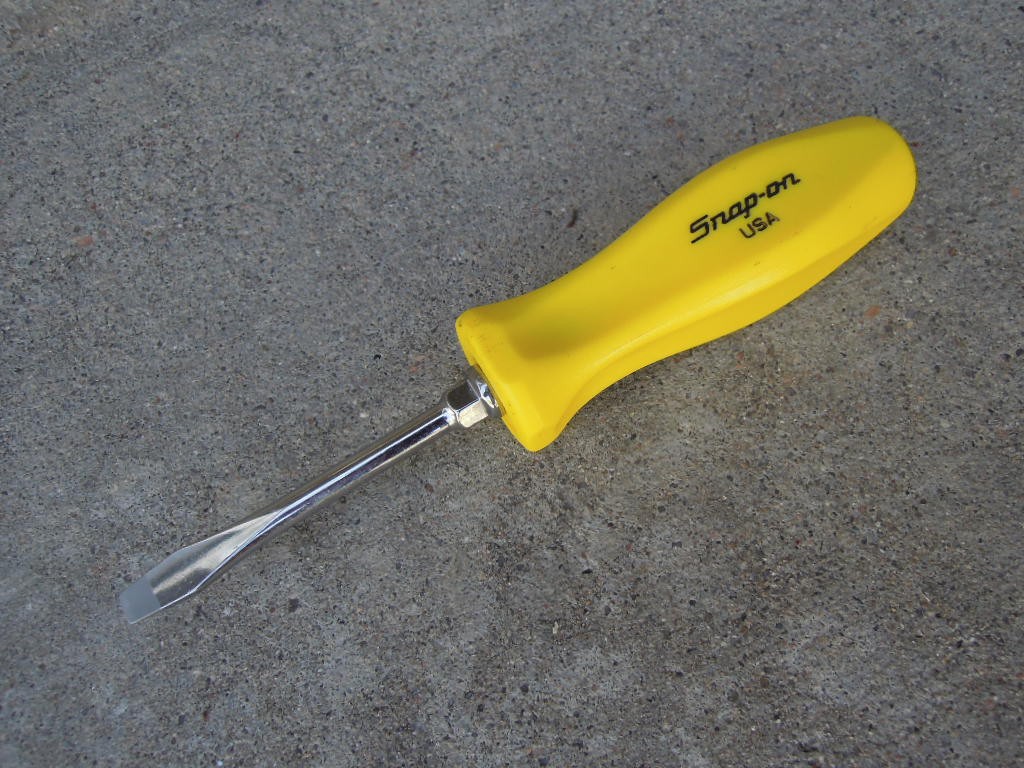 Snap-on SDD2A Standard Slotted 3/16 Tip Blade Yellow Hard Handle Screwdriver USA