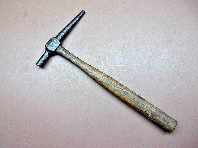Vintage UNBRANDED AUTO BODY / TINNERS HAMMER 2/12 1/2″ Wood Handle Clean Tool!