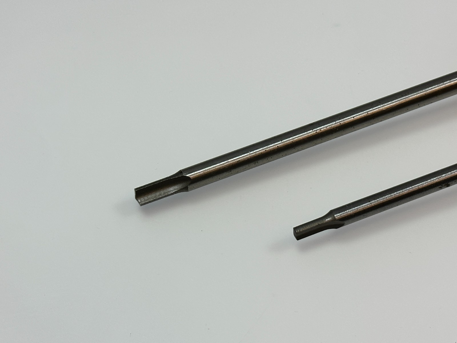 Rosco Tools USA (NOS) 2pc Clutch Head Driver Screwdriver Set Pair, Hard Handle