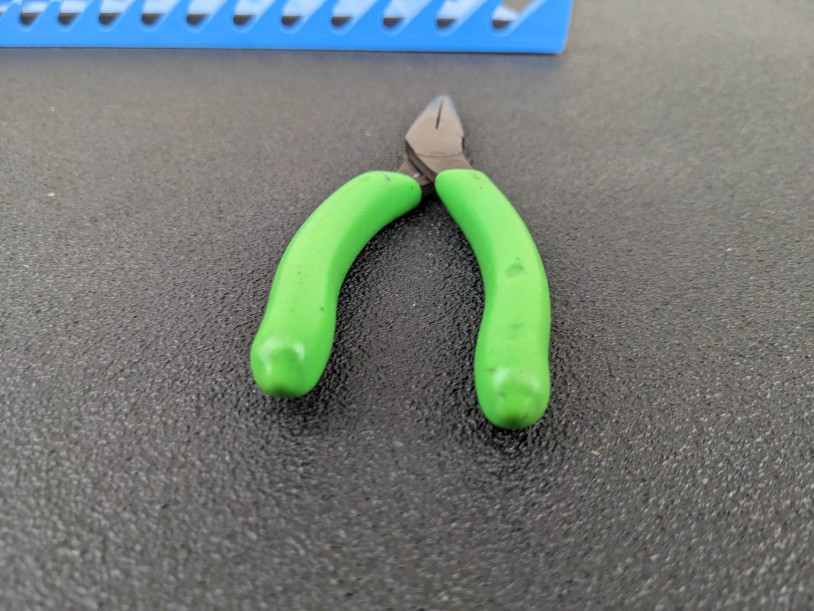 #bo037 Snap-On Tools USA GREEN 6″ Soft Grip Needle Nose Pliers 95ACFG