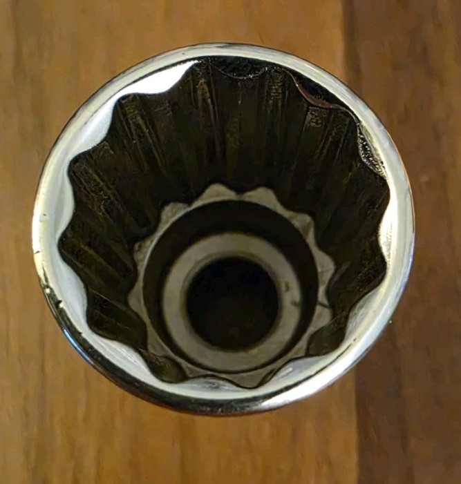 Husky 13/16″ Deep Well Socket 12 Point 1/2″ Drive China/Taiwan