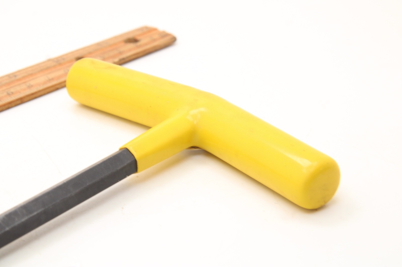 Bondhus 13114 3/8″ SAE Ball End Hex T-Handle 11.5″ Length Yellow Soft Grip USA