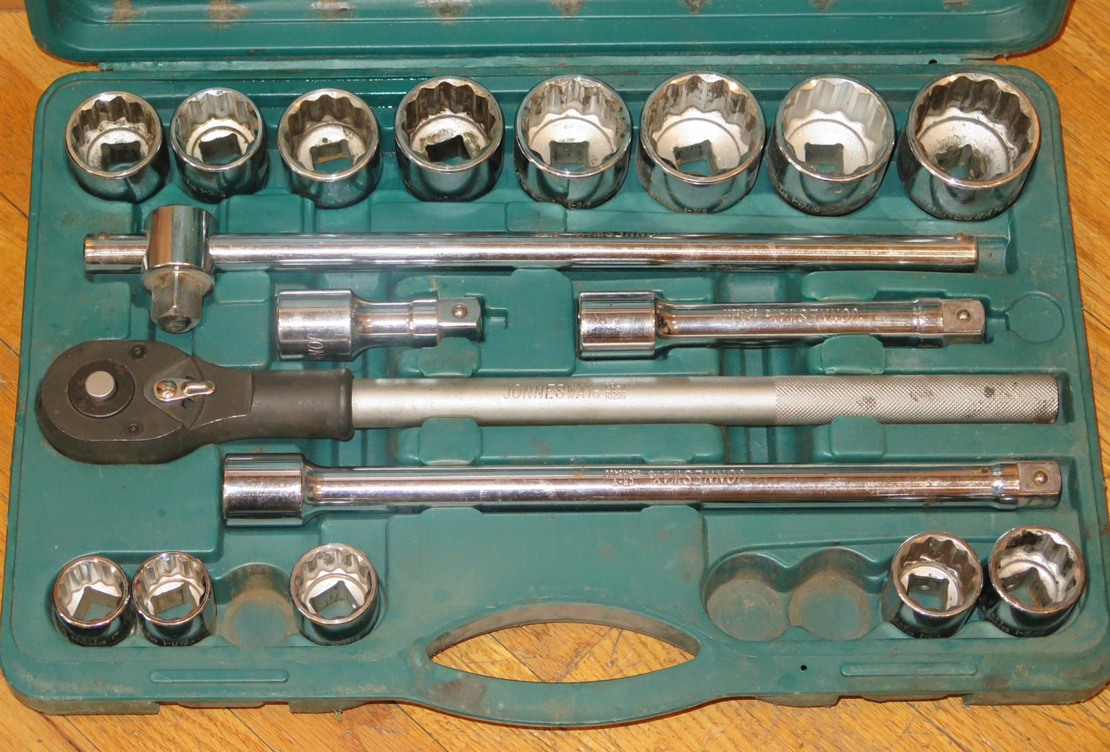 Jonnesway 3/4″-Drive Ratchet & Extensions – 1-2″ Flank Socket Set (SAE 12pt)