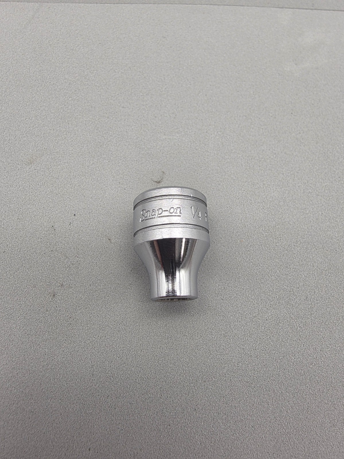 Snap On Tools 1/4″ Shallow Socket 3/8″ Drive 12 Point F081 USA