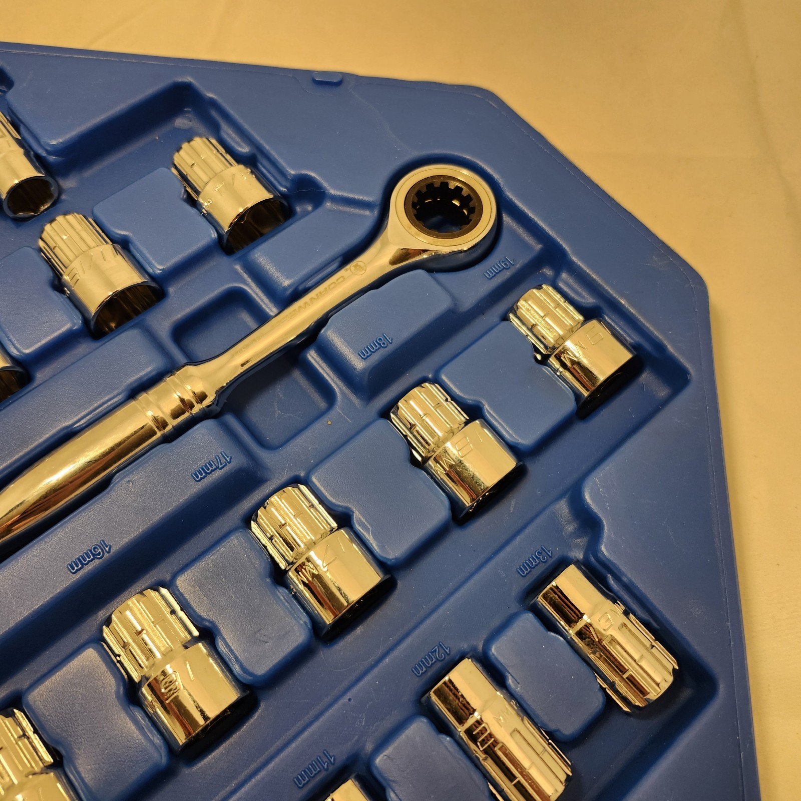 Cornwell CRW-21GTS 21PC. Go Thru Socket Set SAE & METRIC Hardly Used