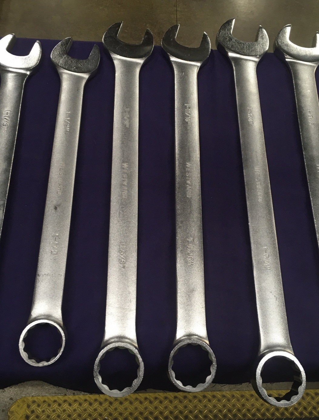 Westward 54DG02 Ratcheting Wrenches Set of 10 20″-26″ w/ Canvas Storage Bag