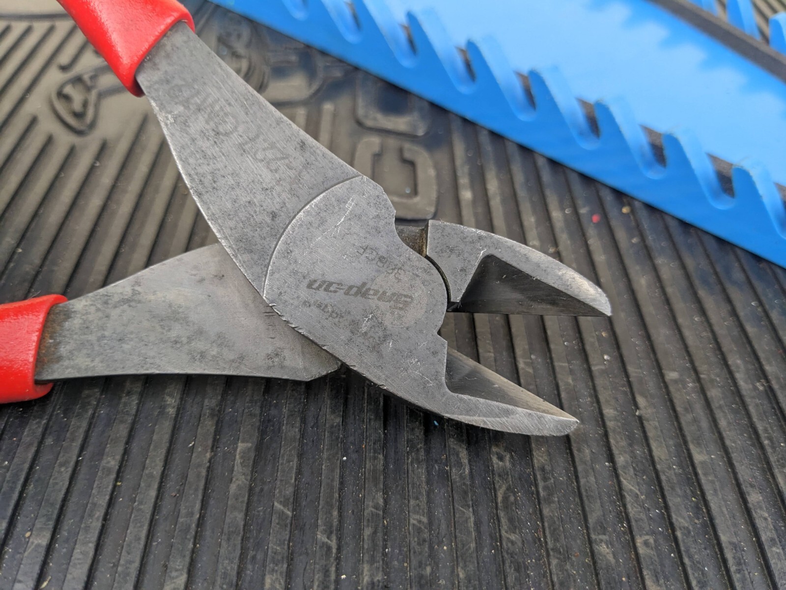 #av984 Snap On USA Vector Edge High-Leverage Diagonal Cutter Pliers RED 388CF