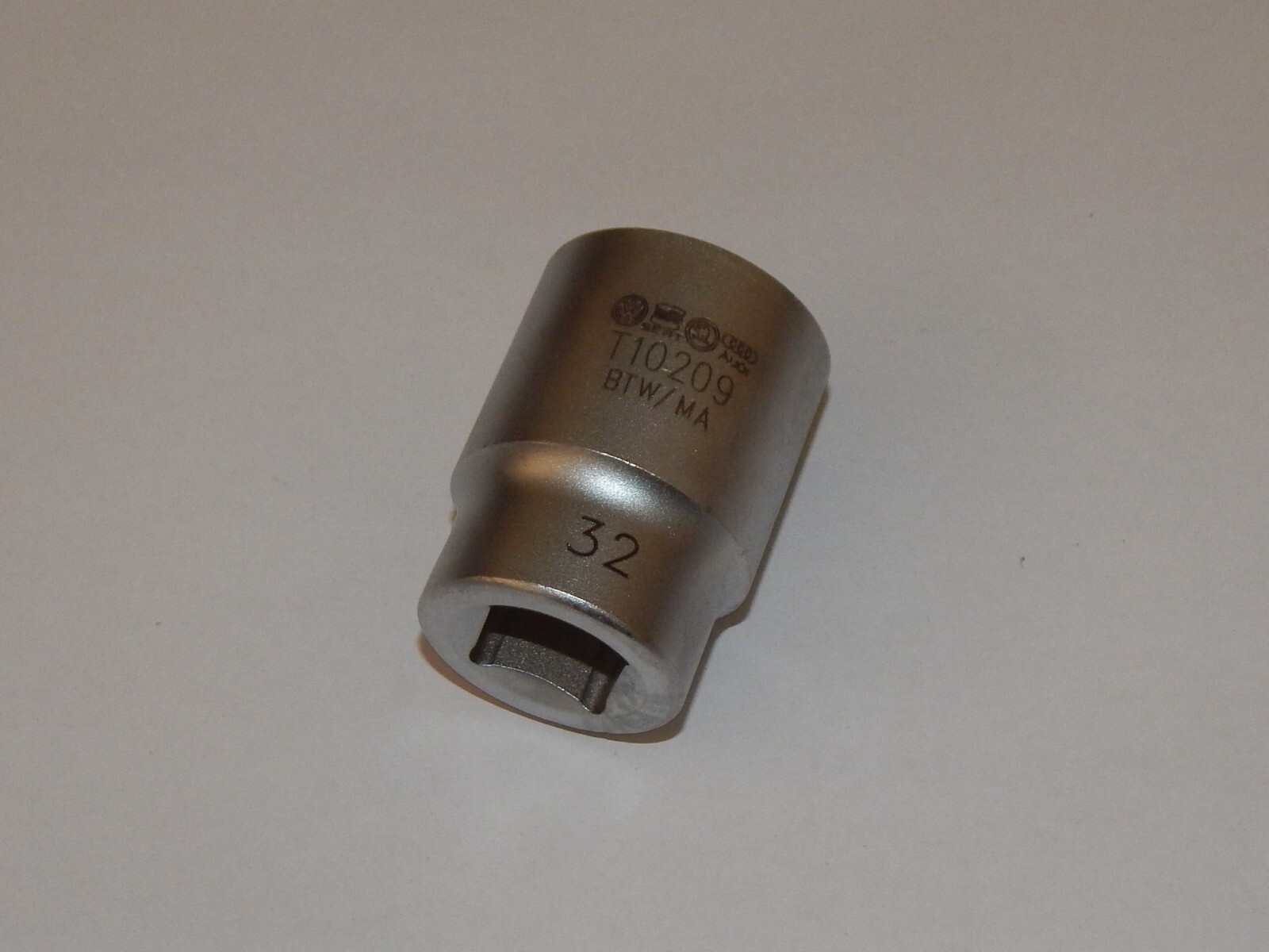 New Genuine VW Audi Driveshaft Socket 32mm Tool T10209 V03839124GR