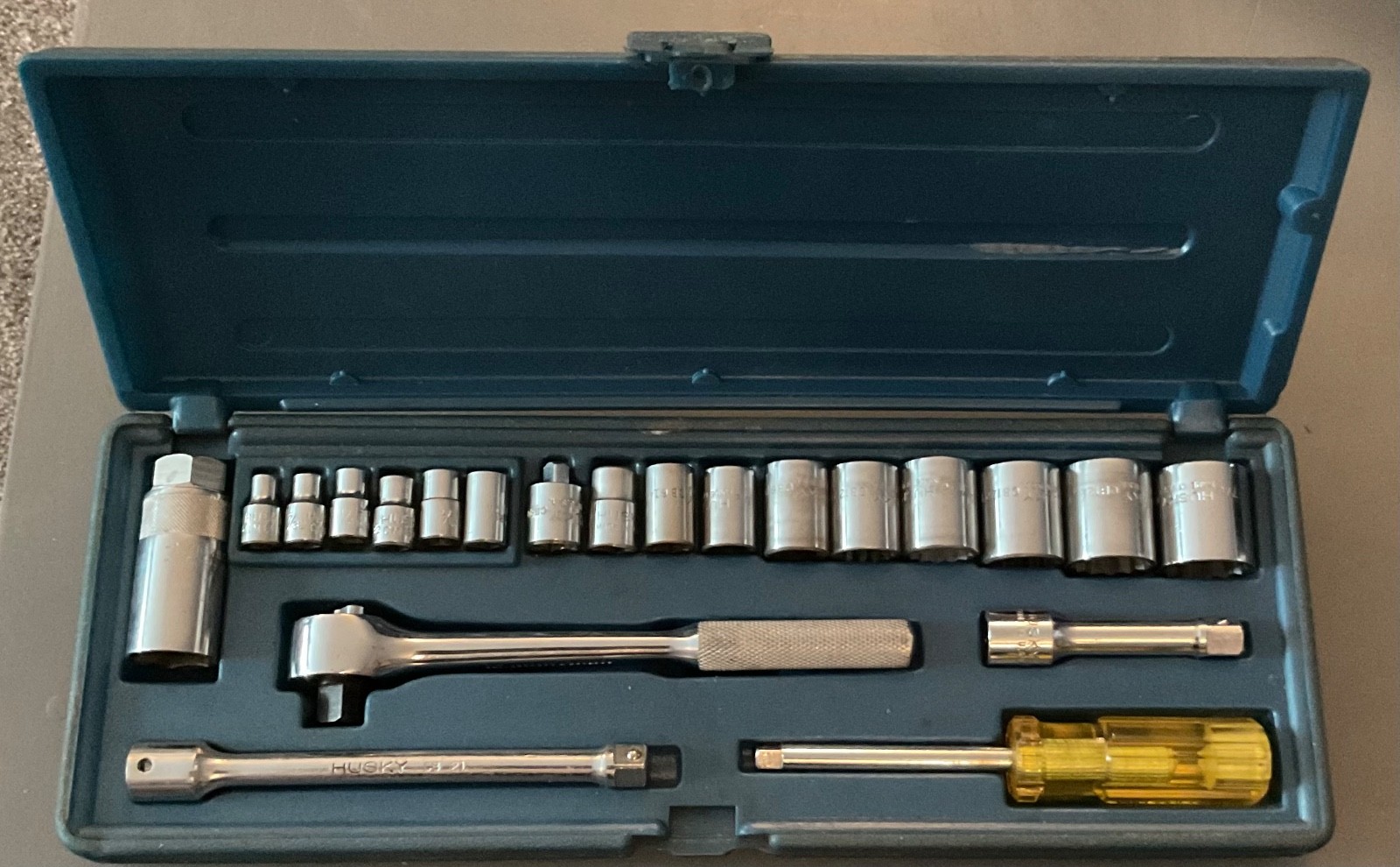 Vintage HUSKY Socket Set in Case 21 Piece Set COMPLETE