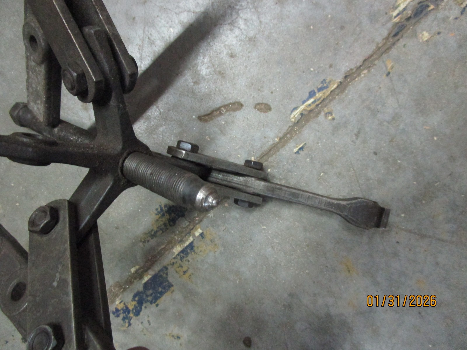 True Craft USA Large 3 or 4 Jaw Automotive Puller