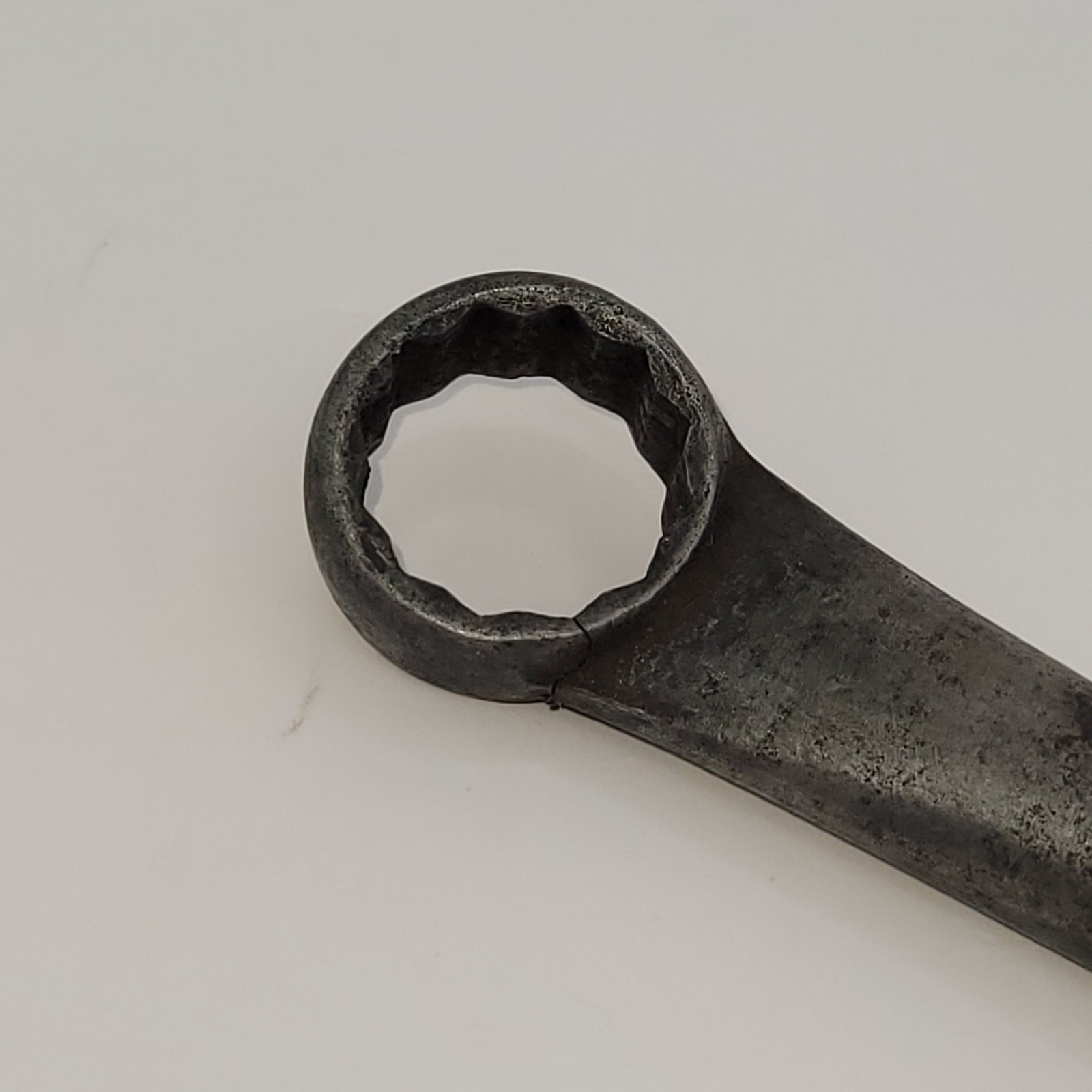 Blue Point XD 1820 Boxocket 9/16” X 5/8” 12 Point 5/8 side has curve 9 in USA
