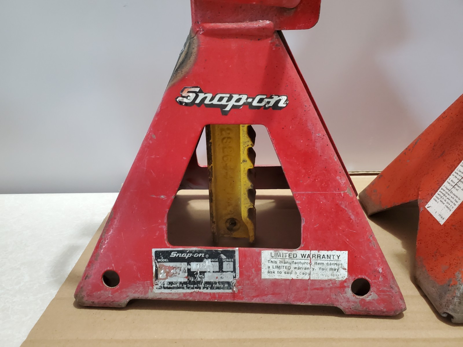 SNAP-ON USA – 2 Ton Vehicle Jack Stands ~ Colors NOT identical ~ SEE PHOTOS
