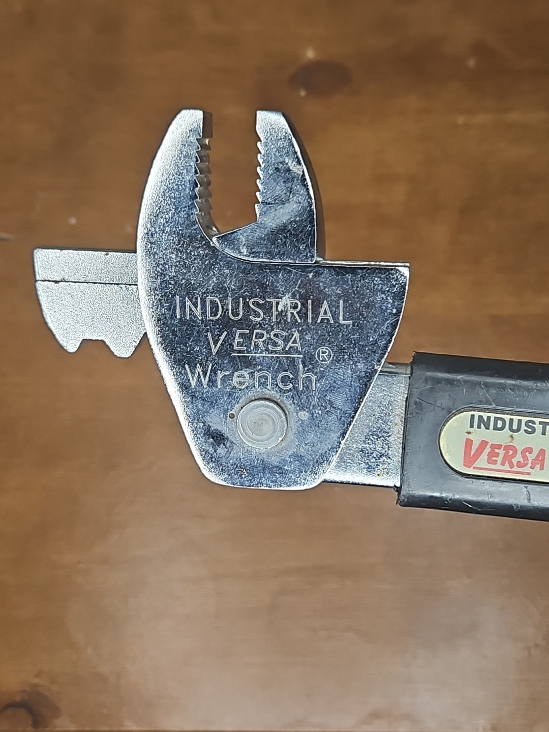 Industrial Versa Wrench 31 Wrenches in 1 Self Adjusting 15-41mm / 5/8″- 1-5/8″