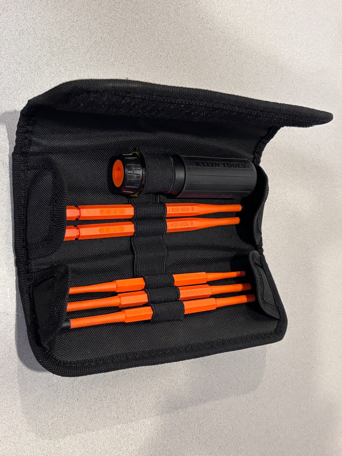32288 Klein Tool Set – 8-in-1 Insulated Interchangeable Screwdriver Set