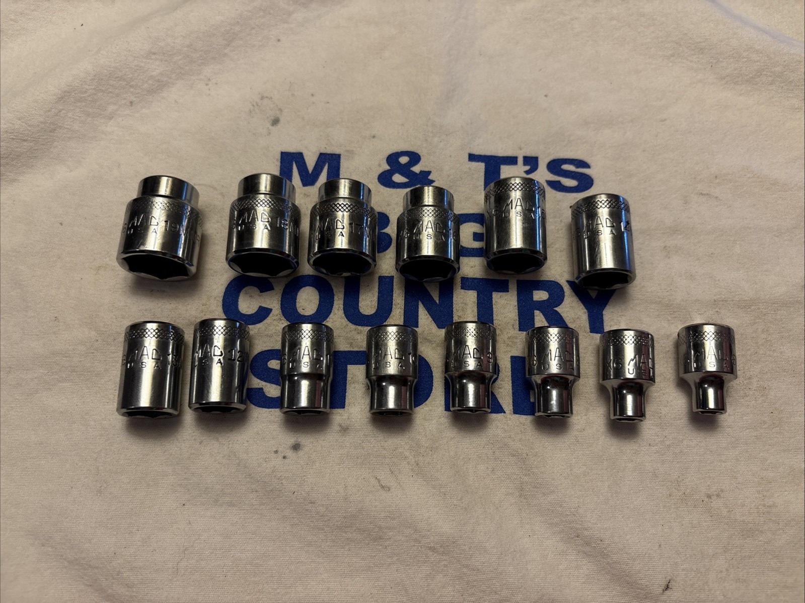 Mac Tools USA 3/8″ Drive 6pt 14pc Metric Chrome Socket Set 6mm-19mm SXM146TR