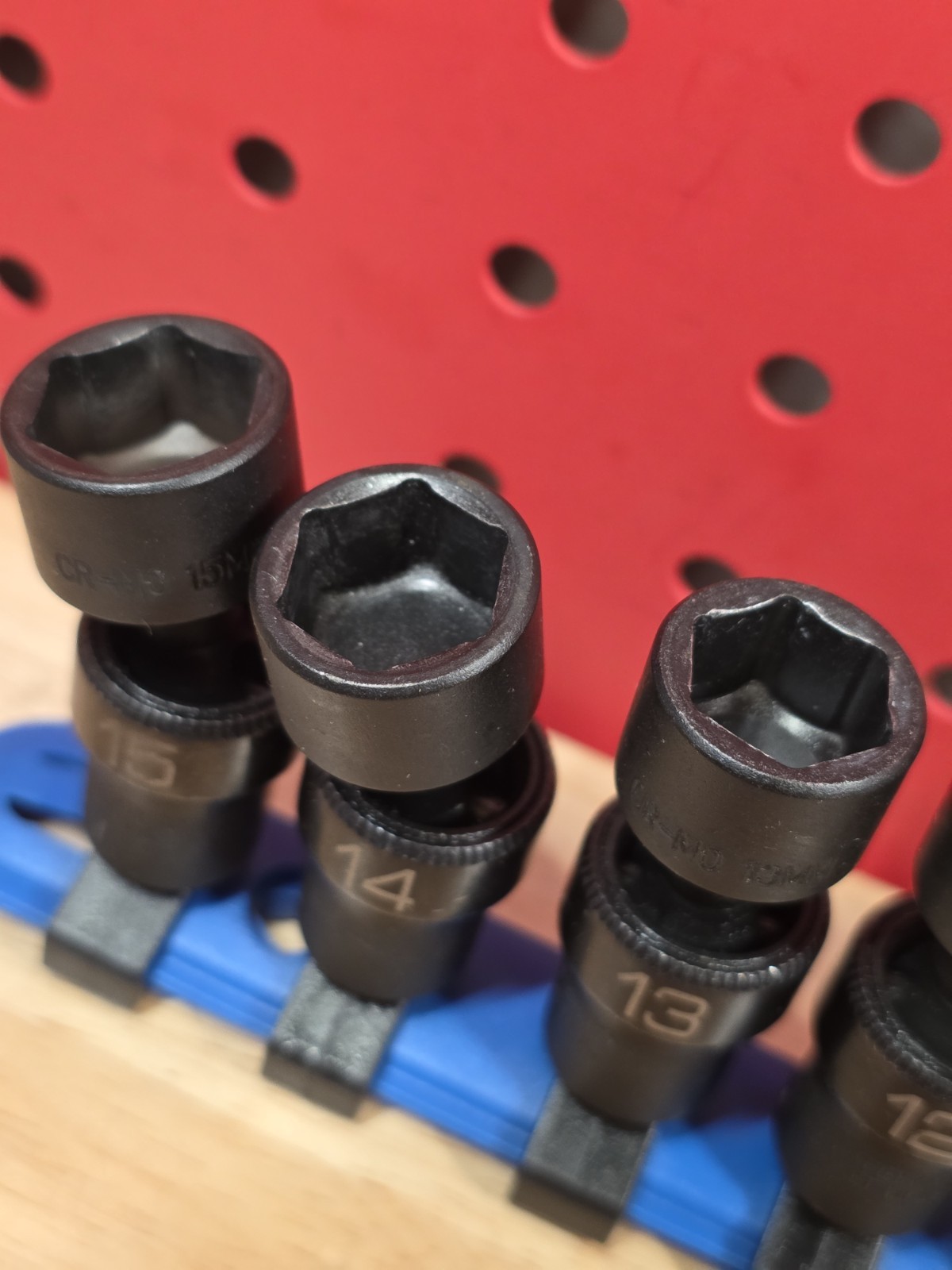 Matco Tools SAUPM126V 5-15mm 12-Piece 1/4” Drive Metric Impact Swivel Socket Set