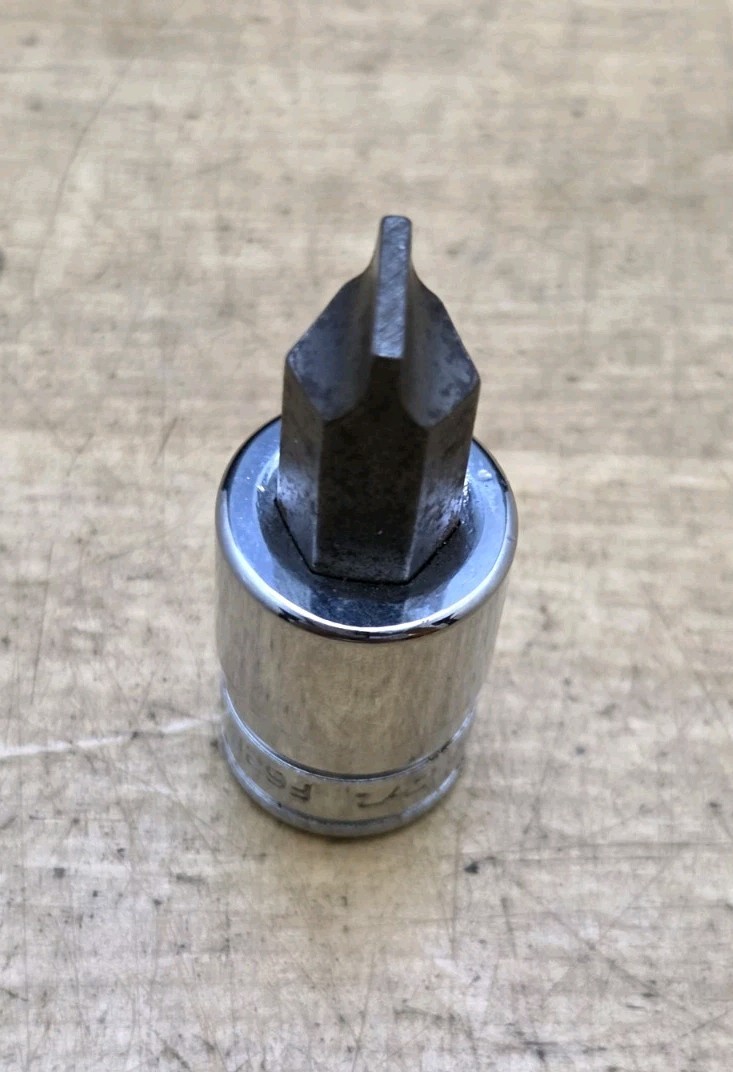 New Snap On F62E – 3/8″ Drive 3/8″ Wide Flat Tip Short Bit Socket Driver