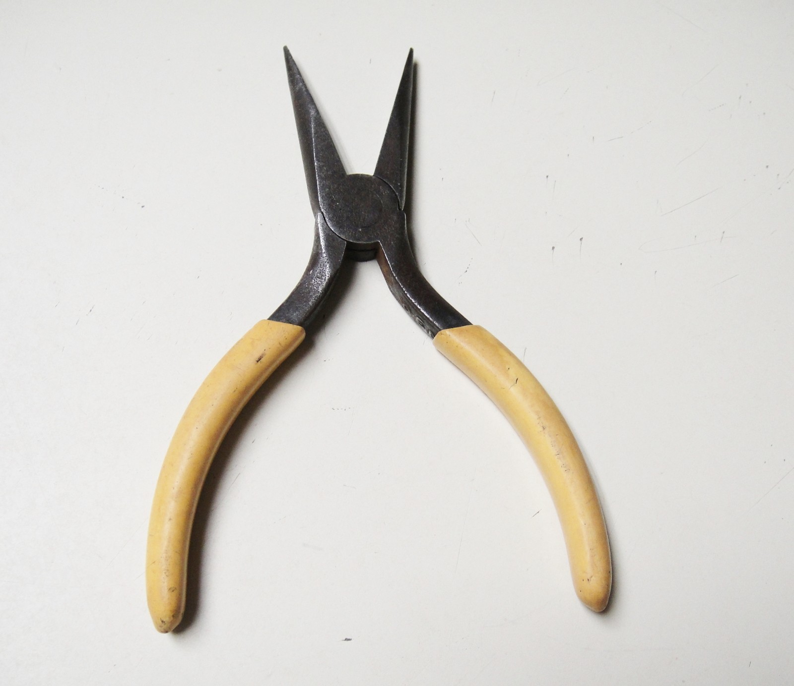 VINTAGE M. KLEIN & SONS #301-5 NEEDLE NOSE PLIER 5.5″
