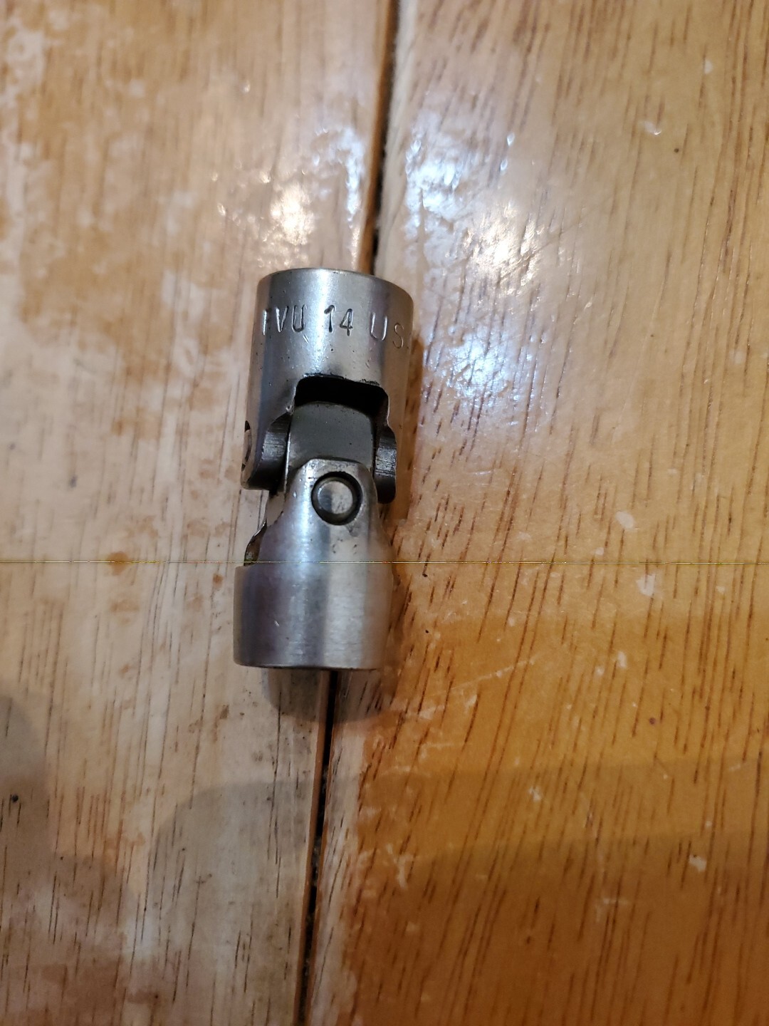 Snap On 3/8″ Drive 7/16″ 12PT SAE Chrome Universal Swivel Socket FVU14