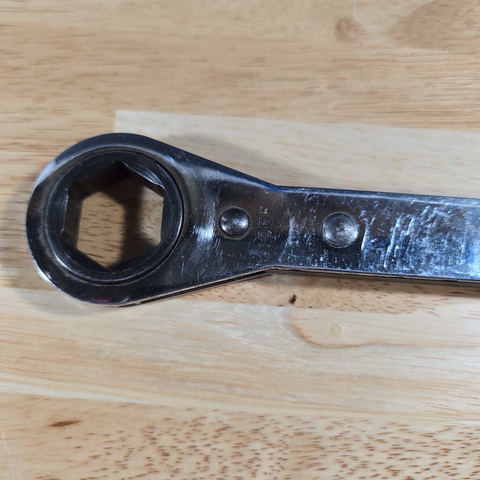 Snap On R3840 1-3/16–1-1/4″ 6-Point SAE 0° Offset Ratcheting Box Wrench