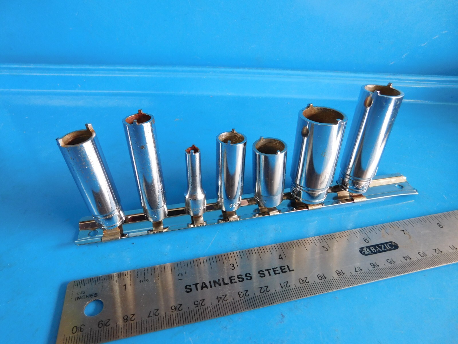 USED, SNAP ON» RADIO,TRIM NUT, DASH NUT,REMOTE CONTROL,WIPER» 2 PRONG SOCKETS