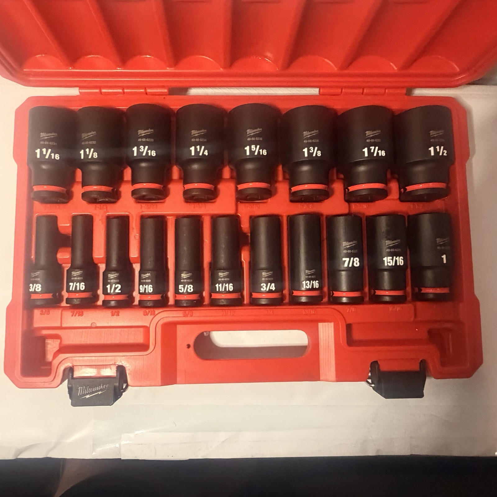 Milwaukee 49-66-7012 SHOCKWAVE Impact Duty 1/2″ Socket Set, 19 Pieces ***MINT***