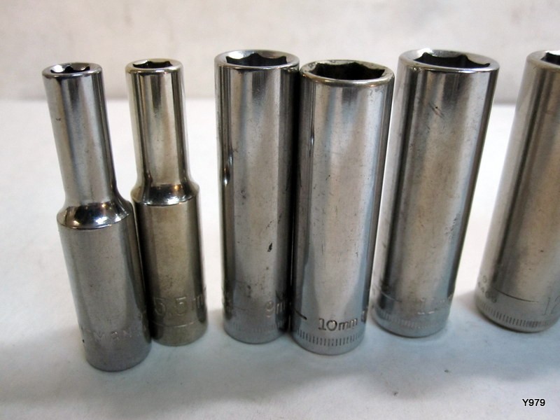 CRAFTSMAN set of 12 sockets 6 point metric read description